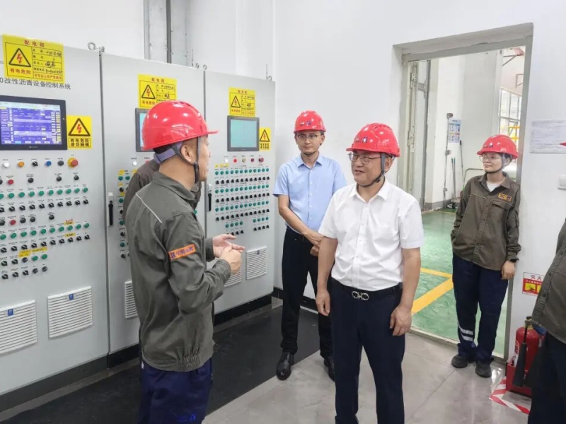 深入一线查隐患 夏日送清凉暖心 - 厦门华特集团检查组赴黄石厂区开展安全检查暨高温慰问活动